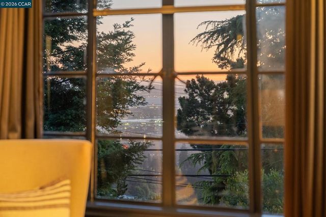 5700 Chelton, Oakland, CA 94611