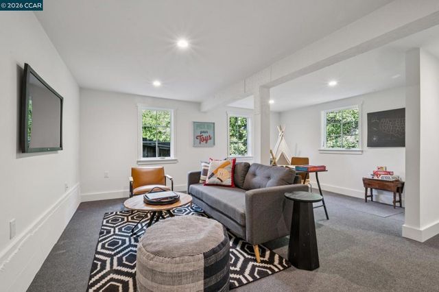 5700 Chelton, Oakland, CA 94611