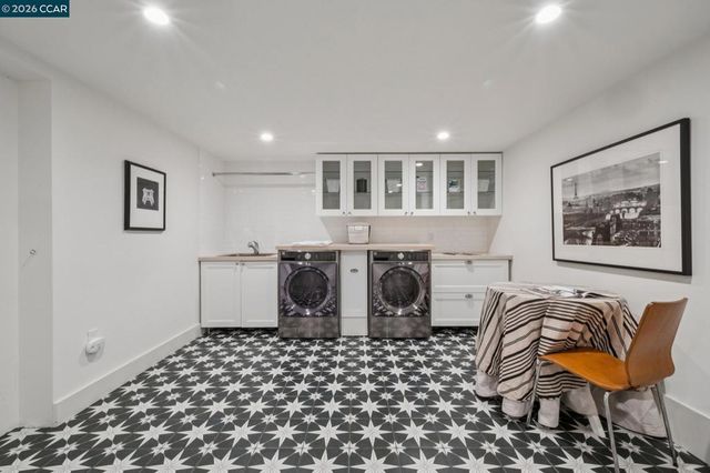 5700 Chelton, Oakland, CA 94611