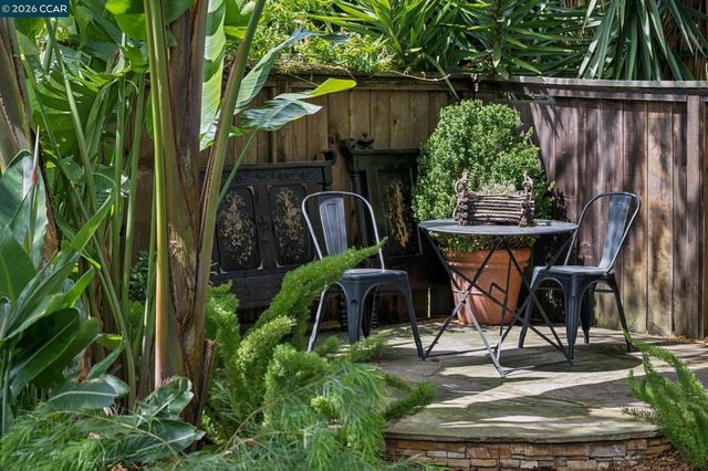 5700 Chelton, Oakland, CA 94611