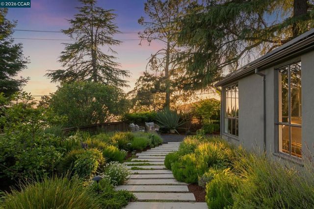 5700 Chelton, Oakland, CA 94611