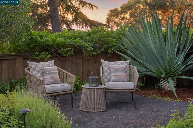 5700 Chelton, Oakland, CA 94611