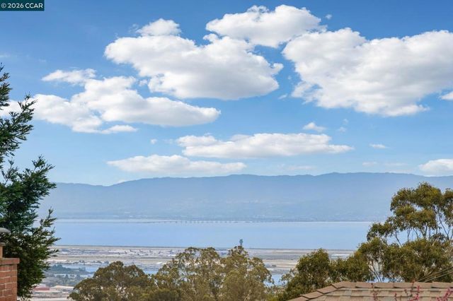 5700 Chelton, Oakland, CA 94611