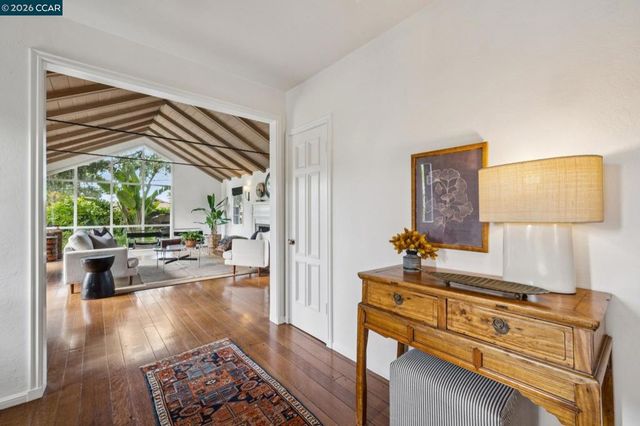 5700 Chelton, Oakland, CA 94611