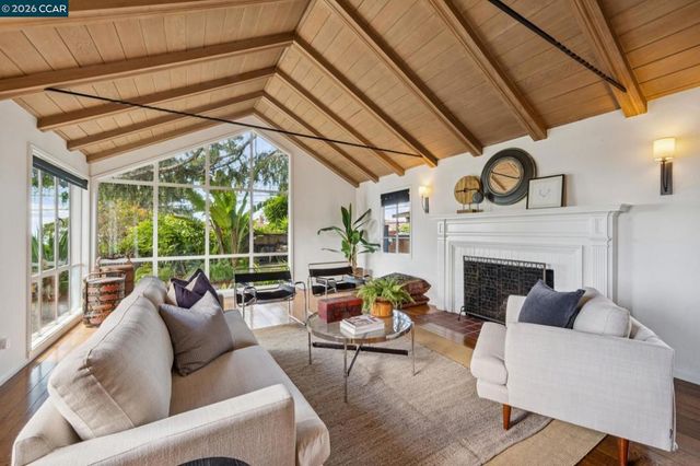 5700 Chelton, Oakland, CA 94611