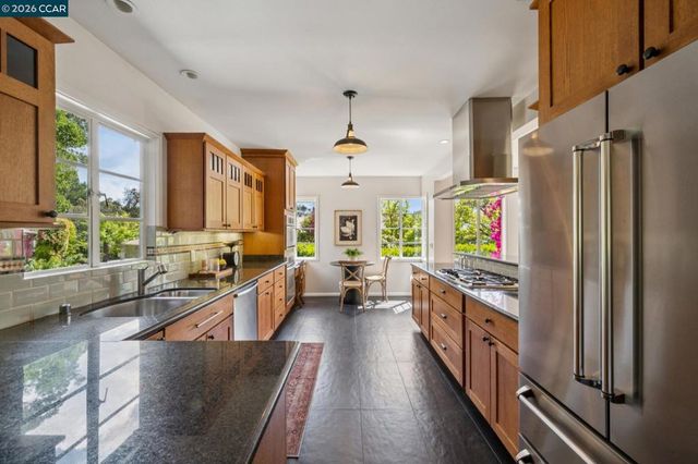 5700 Chelton, Oakland, CA 94611