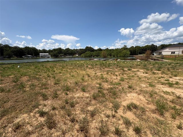 13264 Lake Conroe Bay Road, Willis, TX 77318