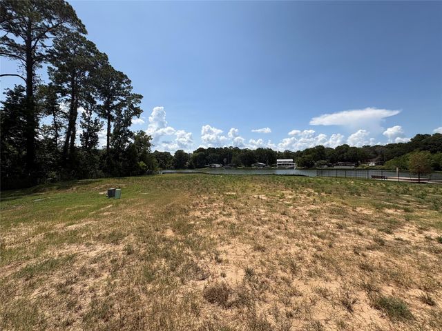13264 Lake Conroe Bay Road, Willis, TX 77318
