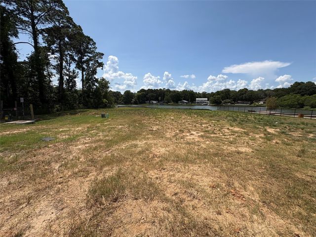 13264 Lake Conroe Bay Road, Willis, TX 77318
