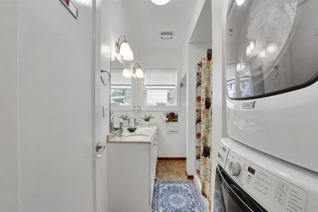 327 S Crosby St, Tekoa, WA 99033