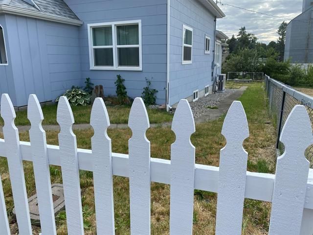 327 S Crosby St, Tekoa, WA 99033