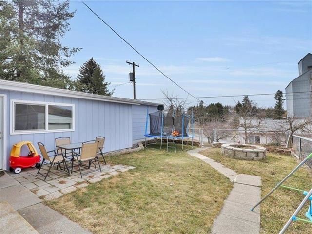 327 S Crosby St, Tekoa, WA 99033