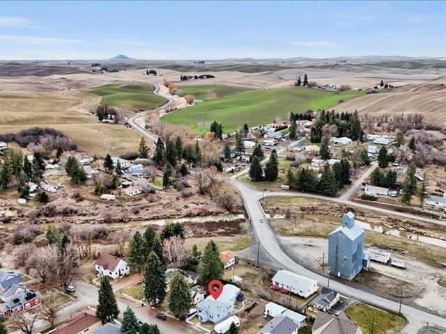 327 S Crosby St, Tekoa, WA 99033