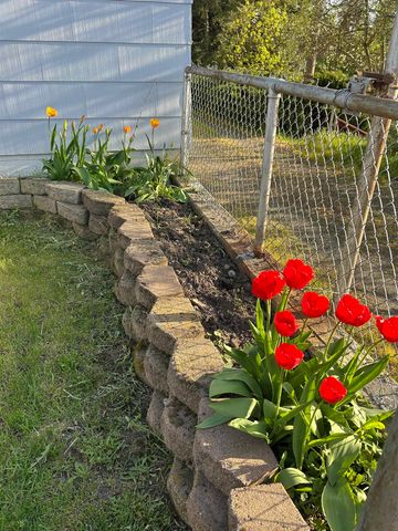 327 S Crosby St, Tekoa, WA 99033