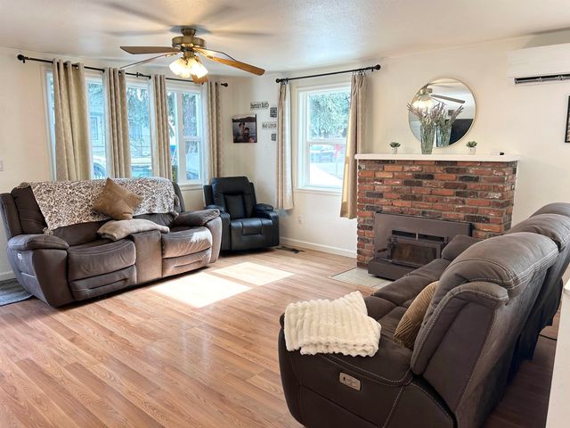 327 S Crosby St, Tekoa, WA 99033