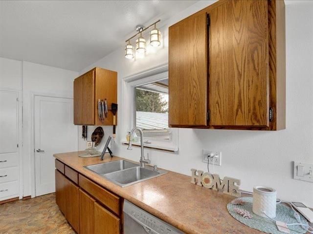 327 S Crosby St, Tekoa, WA 99033