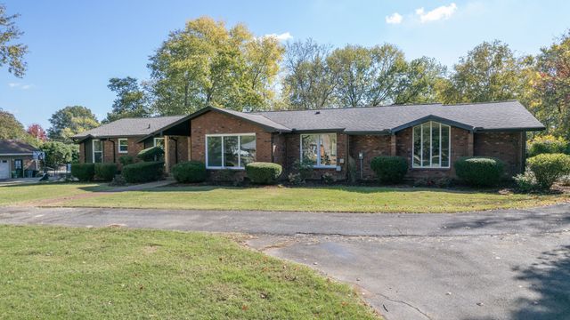 205 Bluegrass Dr, Hendersonville, TN 37075