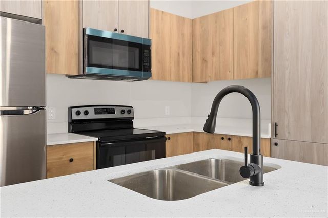 2509 S Hilltop Avenue, Edinburg, TX 78542