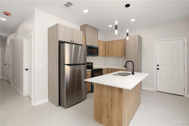 2509 S Hilltop Avenue, Edinburg, TX 78542