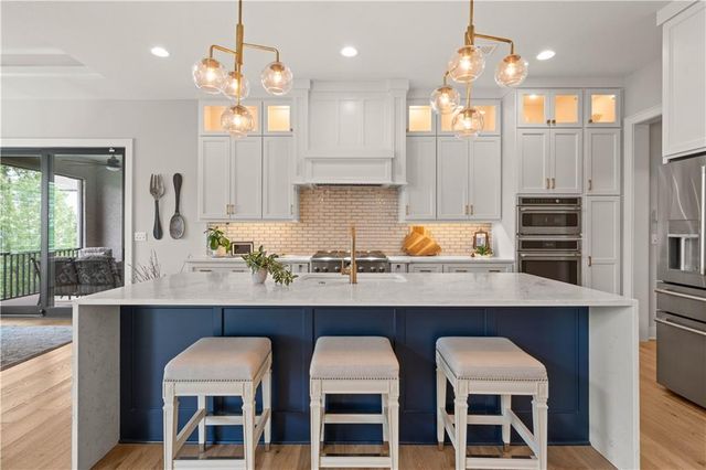 15709 El Monte Street, Overland Park, KS 66224