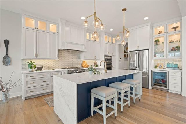 15709 El Monte Street, Overland Park, KS 66224