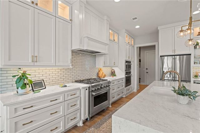 15709 El Monte Street, Overland Park, KS 66224