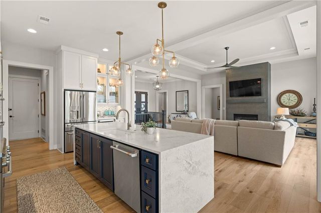 15709 El Monte Street, Overland Park, KS 66224