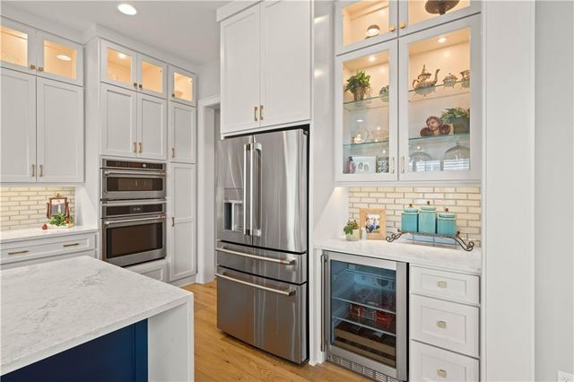 15709 El Monte Street, Overland Park, KS 66224