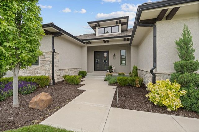 15709 El Monte Street, Overland Park, KS 66224