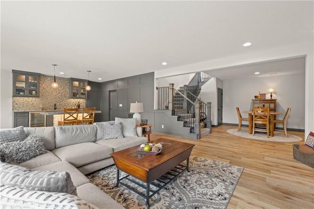 15709 El Monte Street, Overland Park, KS 66224