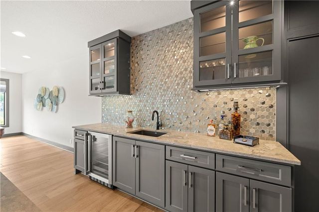 15709 El Monte Street, Overland Park, KS 66224