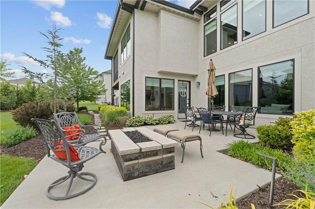 15709 El Monte Street, Overland Park, KS 66224