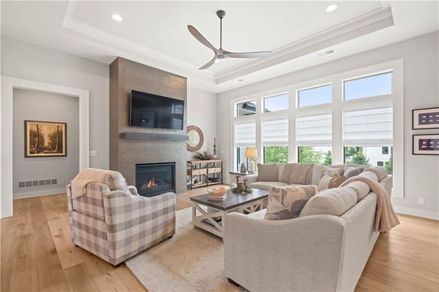 15709 El Monte Street, Overland Park, KS 66224