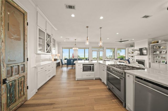 206 Avenue A, Dickinson, TX 77539