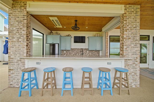 206 Avenue A, Dickinson, TX 77539