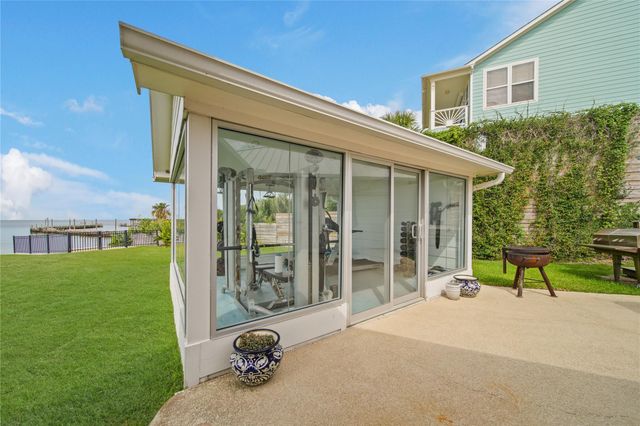 206 Avenue A, Dickinson, TX 77539