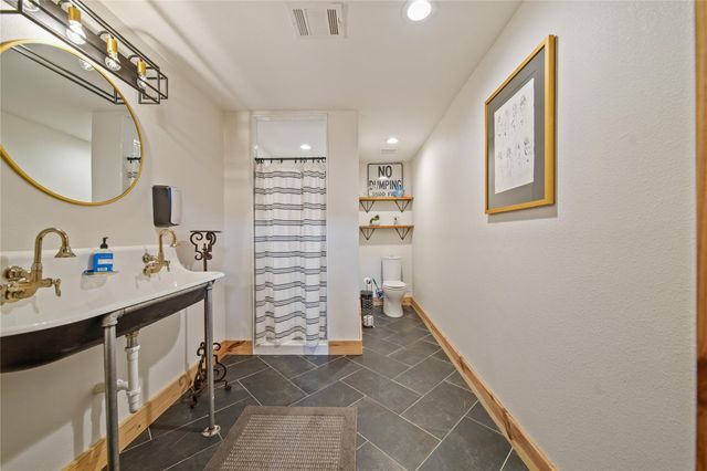 206 Avenue A, Dickinson, TX 77539