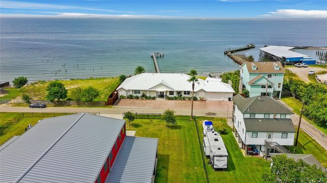 206 Avenue A, Dickinson, TX 77539