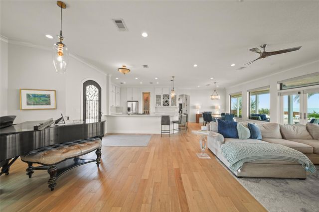206 Avenue A, Dickinson, TX 77539