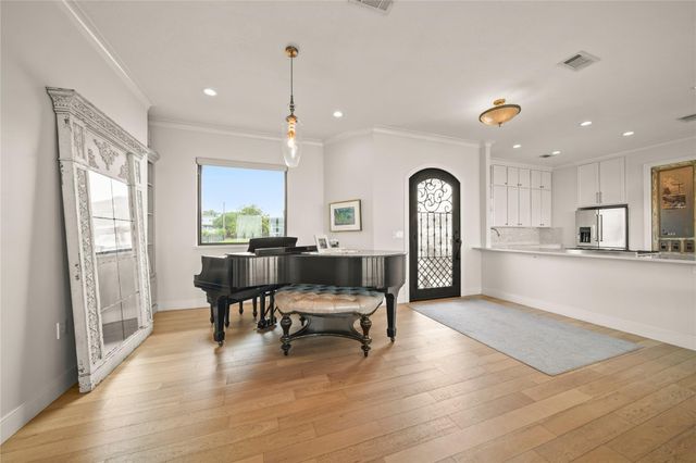 206 Avenue A, Dickinson, TX 77539