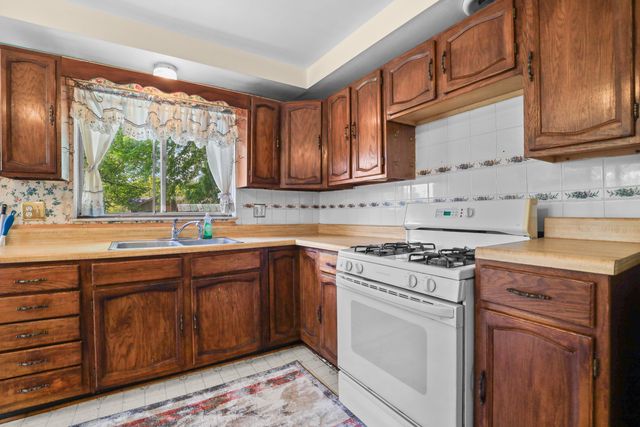 8278 Mills Street, Taylor, MI 48180