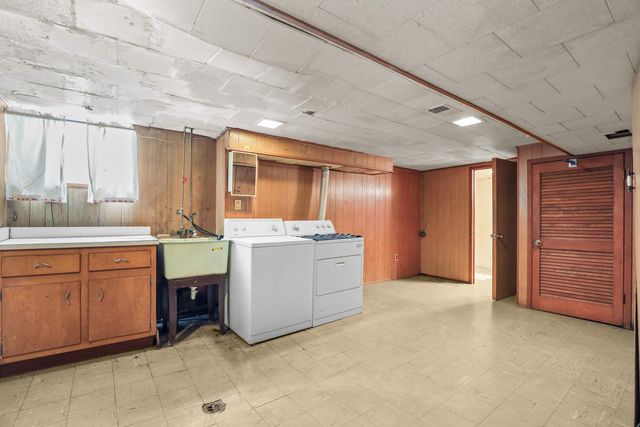 8278 Mills Street, Taylor, MI 48180
