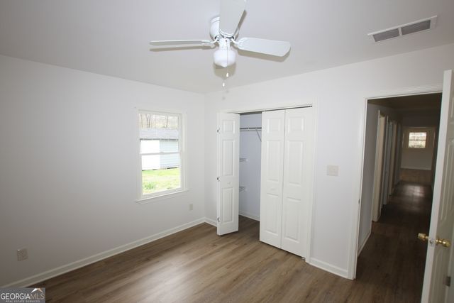 302 Strawberry Lane SE, Lindale, GA 30147