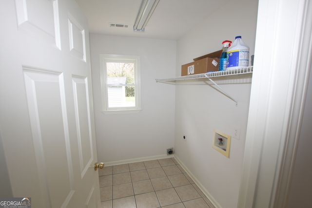 302 Strawberry Lane SE, Lindale, GA 30147