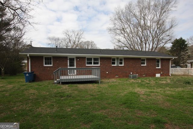 302 Strawberry Lane SE, Lindale, GA 30147