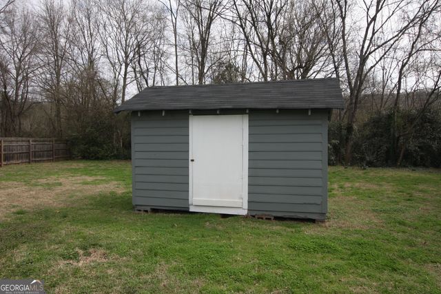 302 Strawberry Lane SE, Lindale, GA 30147