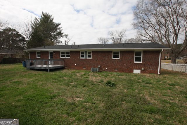 302 Strawberry Lane SE, Lindale, GA 30147