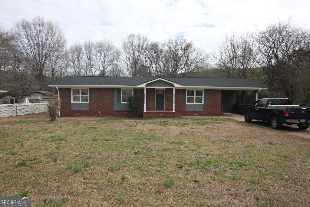302 Strawberry Lane SE, Lindale, GA 30147