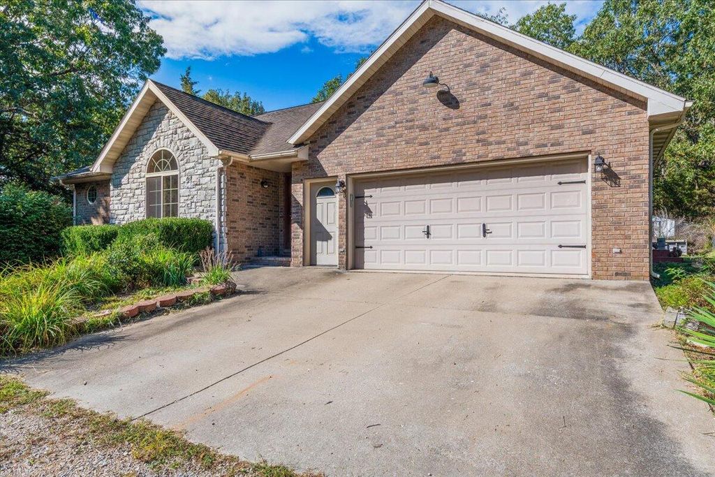 580 Cedar Hill Lane, Marshfield, MO 65706