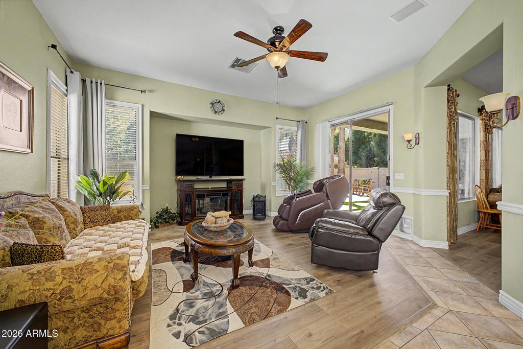 Image 11 of property listing at 765 W EBONY Way, Chandler, AZ 85248
